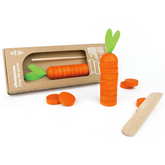 Affettacarota - Vista frontale della confezione con la carota in legno e il coltello in legno.